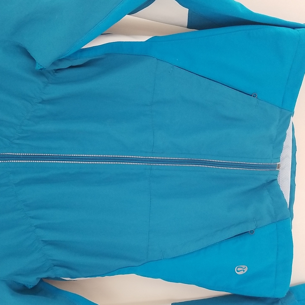 Lululemon Mesh-lined Color Block Running Jacket - Picture 3 of 10